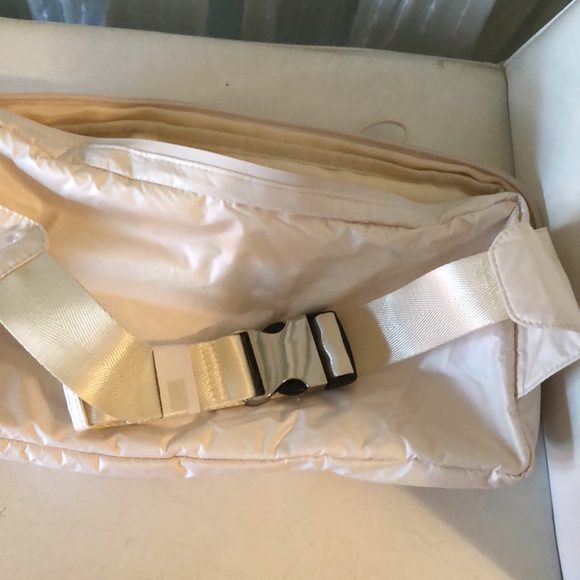 Technical fabric belt bag - Picture 9 of 10